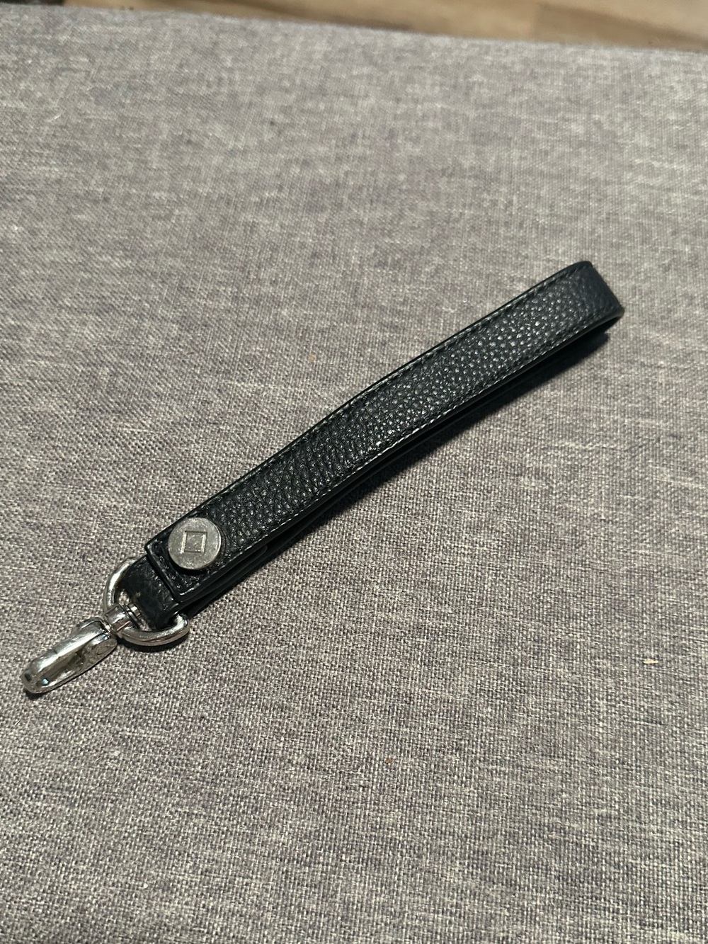 Thirty‎ one Black Wristlet Strap